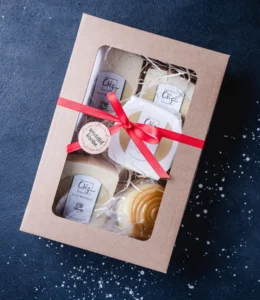 prémium céges karácsonyi sajtajándék doboz